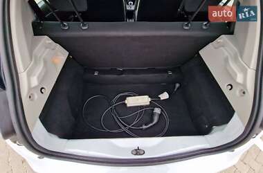 Хэтчбек Renault Zoe 2020 в 
