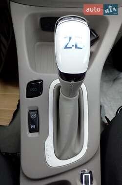 Хэтчбек Renault Zoe 2018 в 