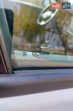 Хэтчбек Renault Zoe 2021 в 