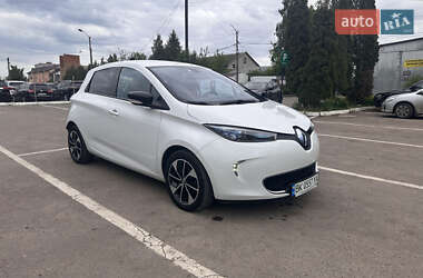 Хэтчбек Renault Zoe 2015 в 