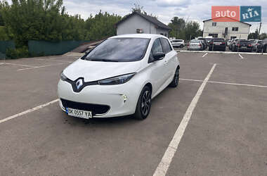 Хэтчбек Renault Zoe 2015 в 