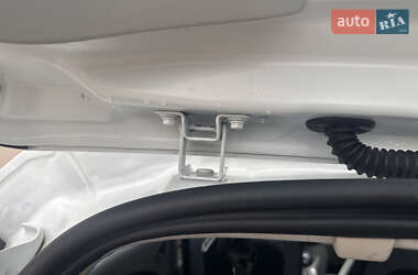 Хэтчбек Renault Zoe 2015 в 