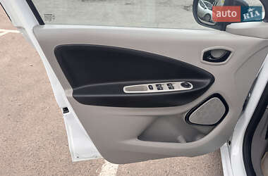 Хэтчбек Renault Zoe 2015 в 