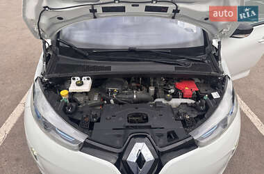Хэтчбек Renault Zoe 2015 в 
