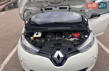 Хэтчбек Renault Zoe 2015 в 