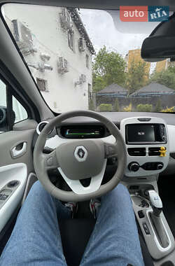 Хэтчбек Renault Zoe 2015 в 