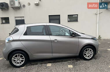 Хэтчбек Renault Zoe 2015 в 