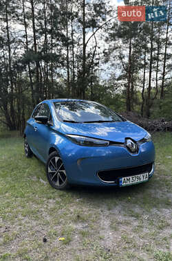 Хэтчбек Renault Zoe 2017 в 