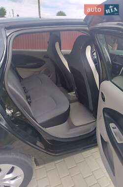 Хэтчбек Renault Zoe 2016 в 