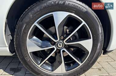 Хэтчбек Renault Zoe 2017 в 