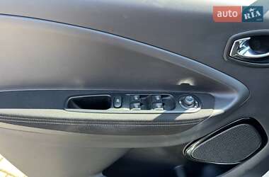 Хэтчбек Renault Zoe 2017 в 