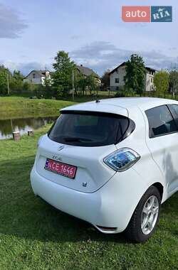 Хэтчбек Renault Zoe 2016 в 