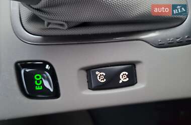 Хэтчбек Renault Zoe 2017 в 
