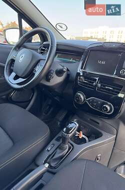 Хэтчбек Renault Zoe 2017 в 