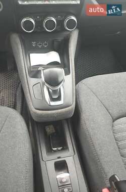 Хэтчбек Renault Zoe 2021 в 