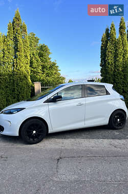 Хэтчбек Renault Zoe 2016 в 