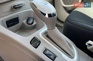 Хэтчбек Renault Zoe 2019 в 