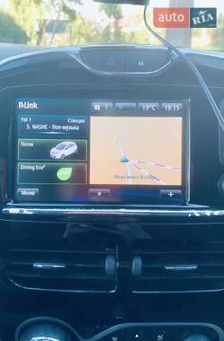 Хэтчбек Renault Zoe 2015 в 
