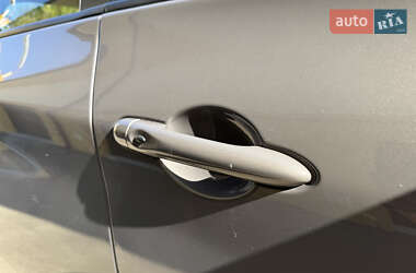 Хетчбек Renault Zoe 2016 в 