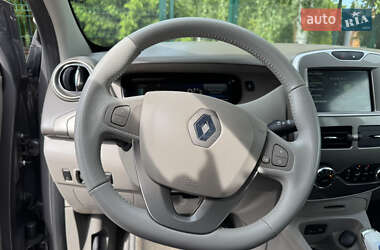 Хэтчбек Renault Zoe 2017 в 