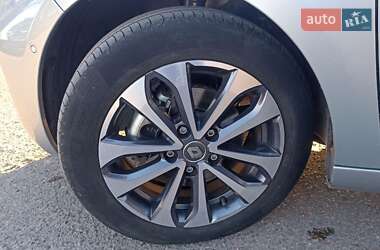 Хетчбек Renault Zoe 2021 в 