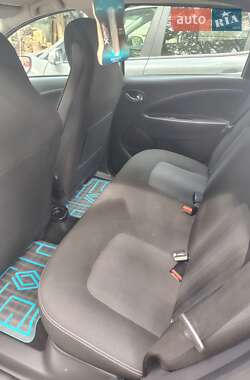 Хэтчбек Renault Zoe 2017 в 