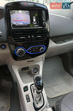 Хэтчбек Renault Zoe 2015 в 
