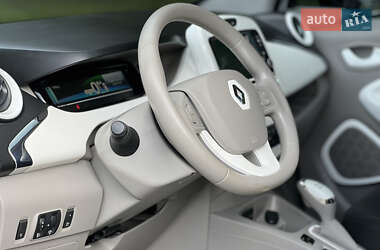 Хэтчбек Renault Zoe 2015 в 