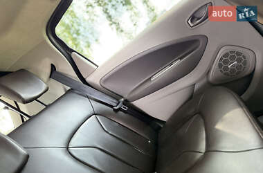 Хэтчбек Renault Zoe 2016 в 
