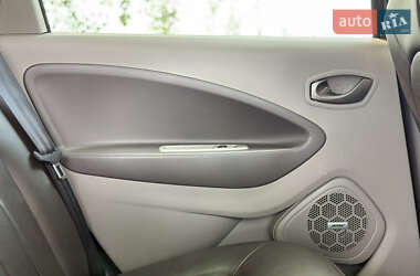 Хэтчбек Renault Zoe 2016 в 