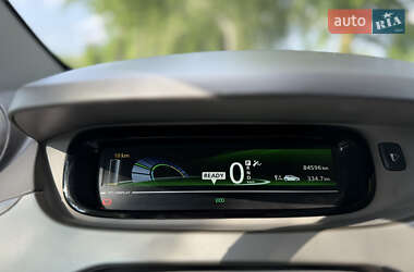 Хэтчбек Renault Zoe 2016 в 