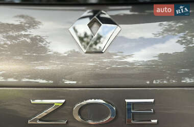 Хэтчбек Renault Zoe 2016 в 