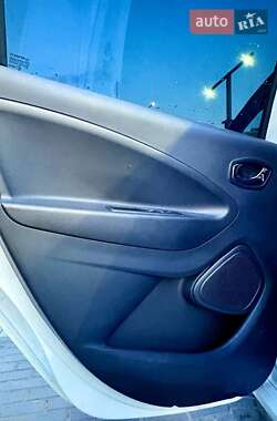 Хэтчбек Renault Zoe 2017 в 