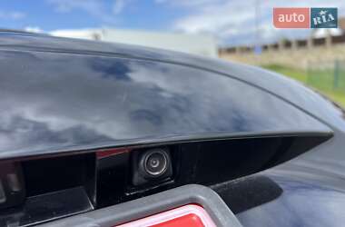 Хэтчбек Renault Zoe 2018 в 