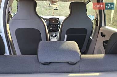 Хэтчбек Renault Zoe 2016 в 