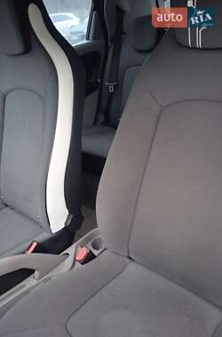 Хэтчбек Renault Zoe 2014 в 