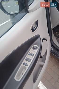 Хэтчбек Renault Zoe 2014 в 