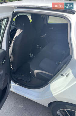 Хэтчбек Renault Zoe 2019 в 