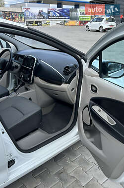 Хэтчбек Renault Zoe 2016 в 
