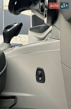 Хэтчбек Renault Zoe 2016 в 