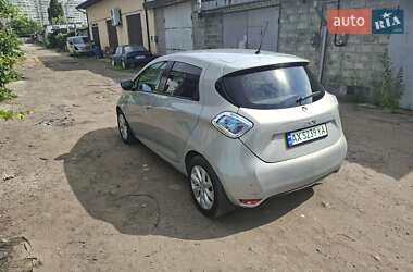 Хэтчбек Renault Zoe 2016 в 