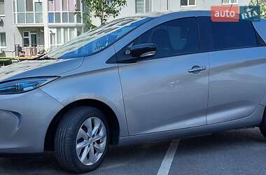 Хэтчбек Renault Zoe 2016 в 