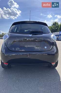 Хэтчбек Renault Zoe 2016 в 
