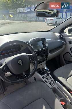 Хэтчбек Renault Zoe 2016 в 