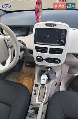 Хэтчбек Renault Zoe 2016 в 
