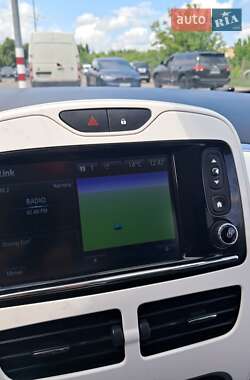Хэтчбек Renault Zoe 2016 в 