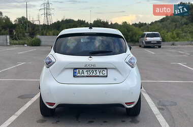 Хэтчбек Renault Zoe 2015 в 