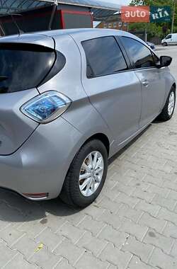 Хэтчбек Renault Zoe 2015 в 