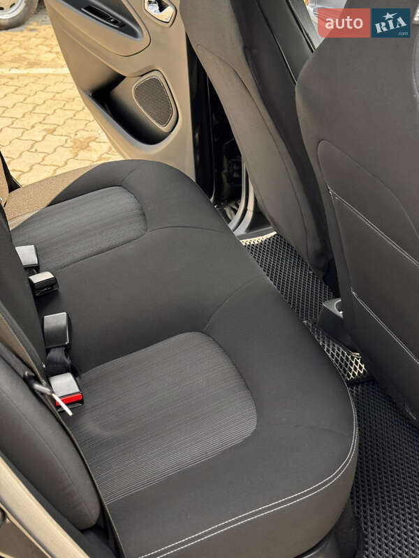 Хэтчбек Renault Zoe 2017 в Городке
