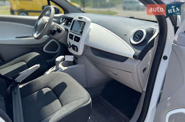 Хэтчбек Renault Zoe 2017 в 